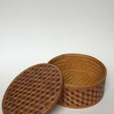 With lid rattan basket
