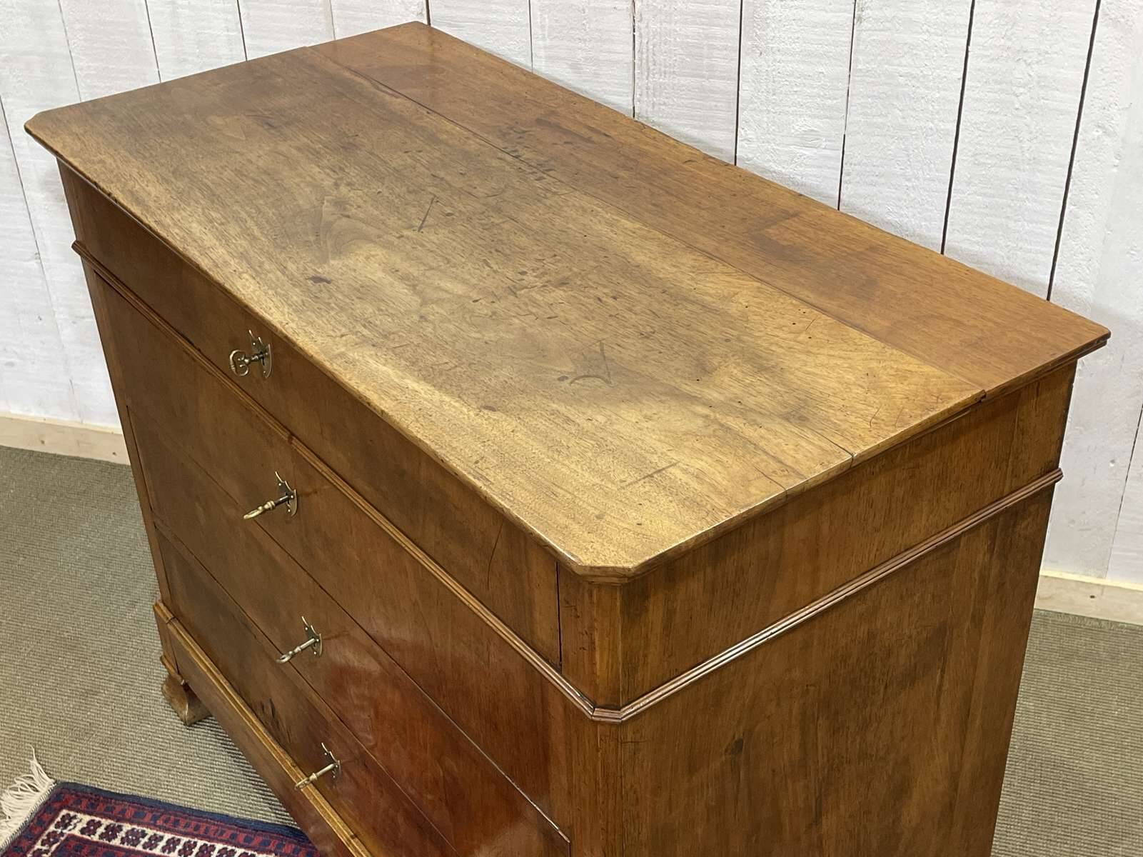 Commode Louis Philippe fin XIXème en noyer et sapin