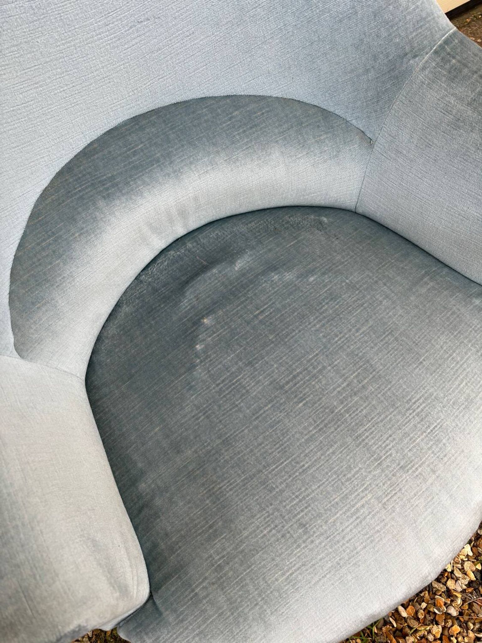 Fauteuil crapaud en velours gris bleu