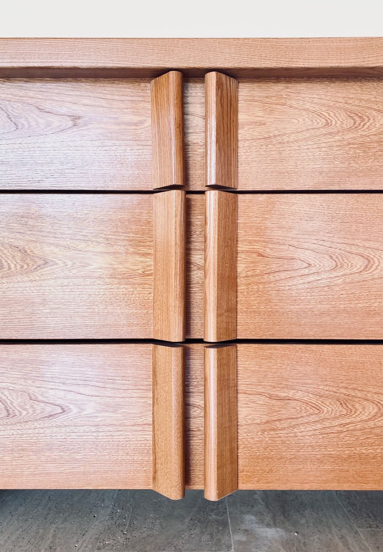 Commode moderniste années 70/80 en merisier plaqué