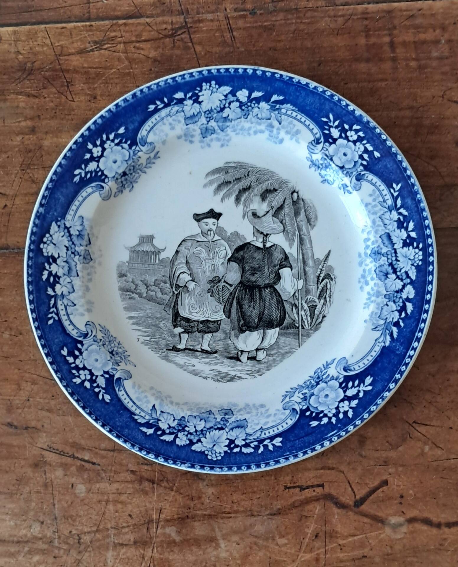 Orientalist plate U&C Sarreguemines. Gold medal 1844