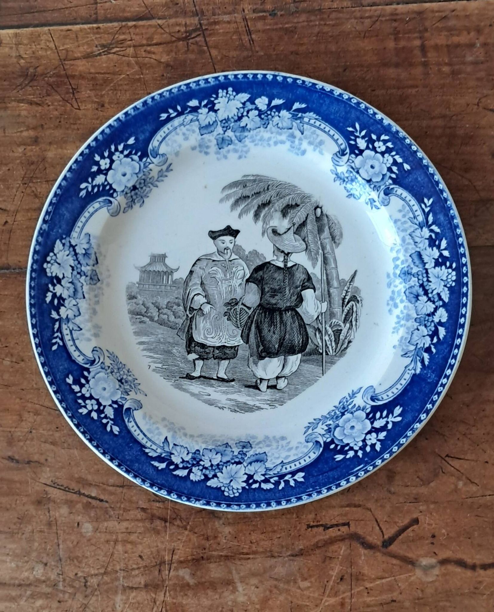 Orientalist plate U&C Sarreguemines. Gold medal 1844