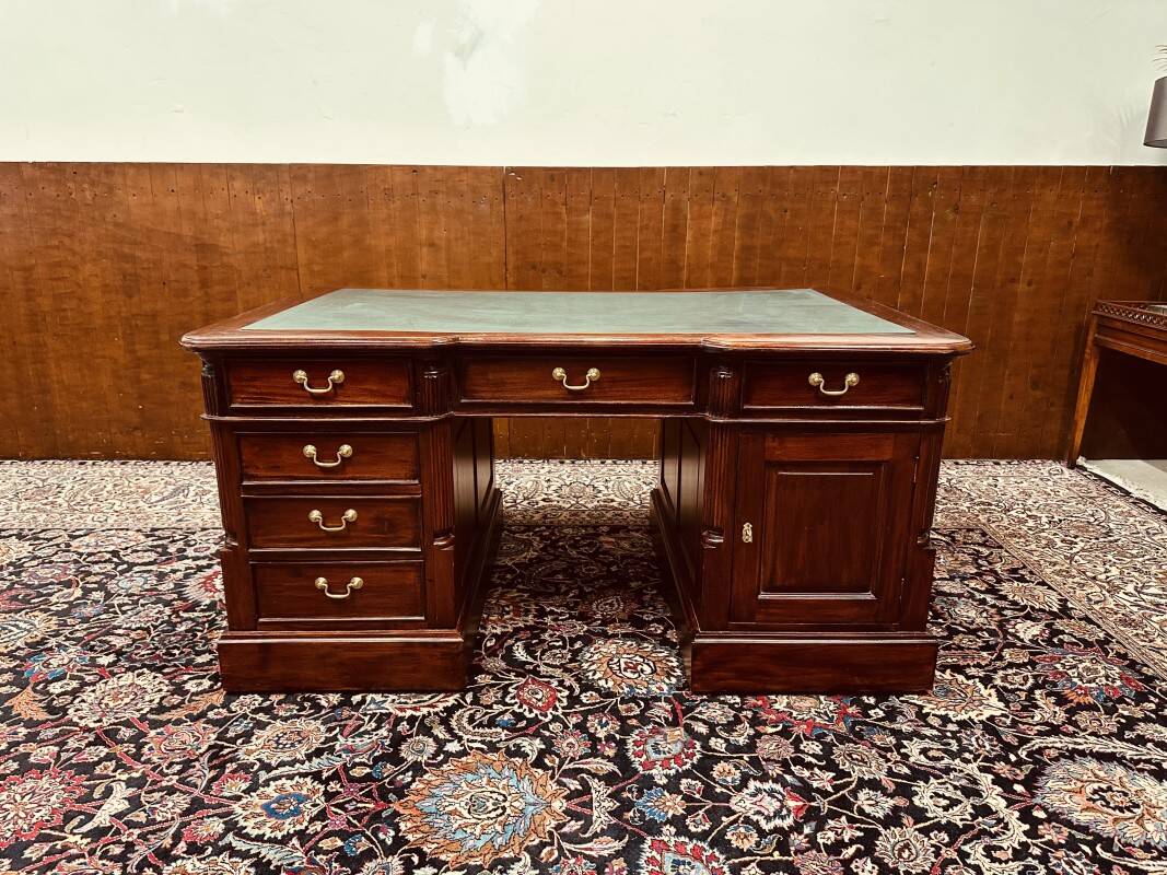 Classic English Desk Partnerdesk