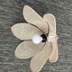 Suspension fleur en rotin : vintage