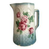 Pichet en barbotine art nouveau roses