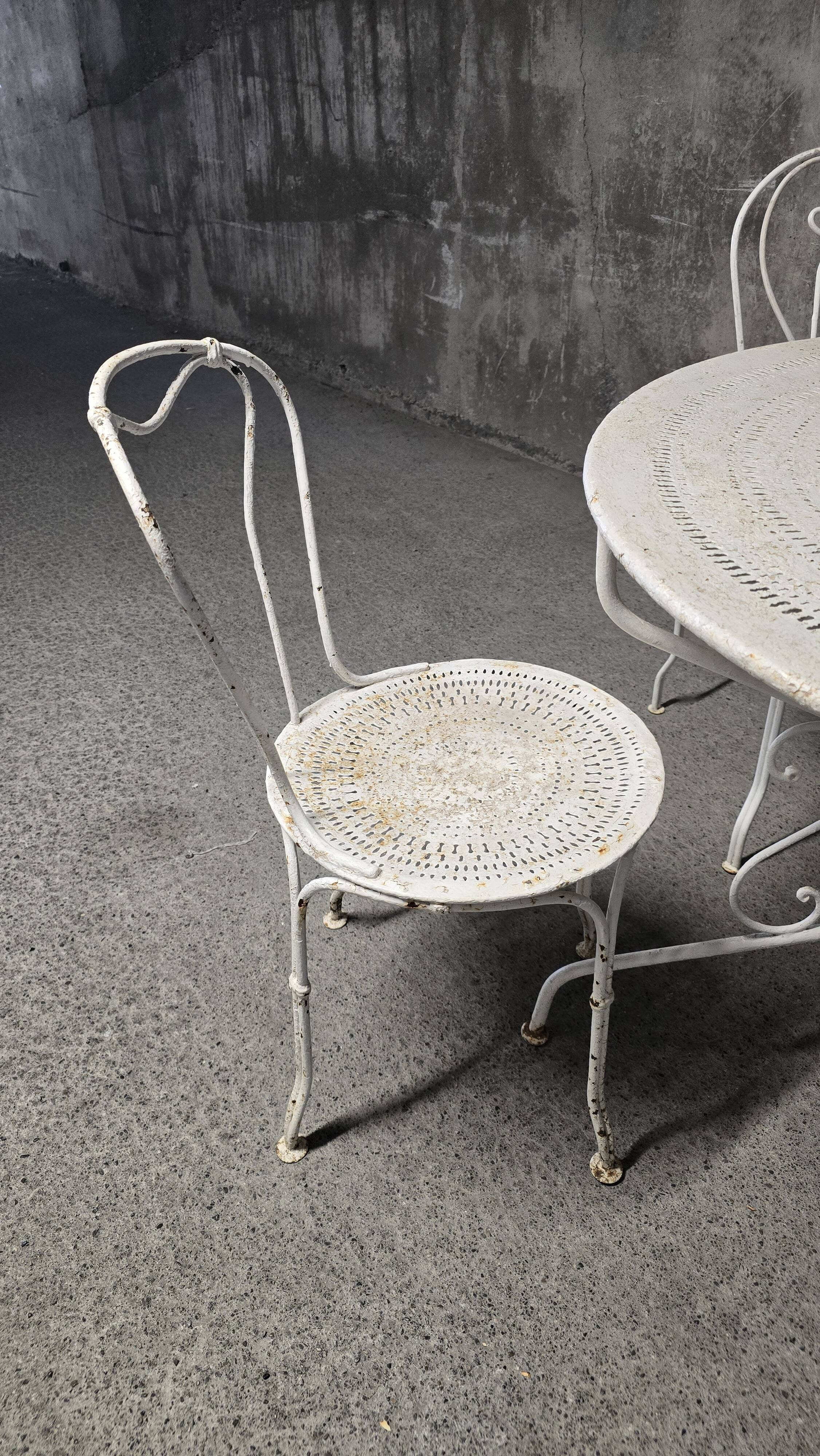 Garden set in wrought iron, early 20th century