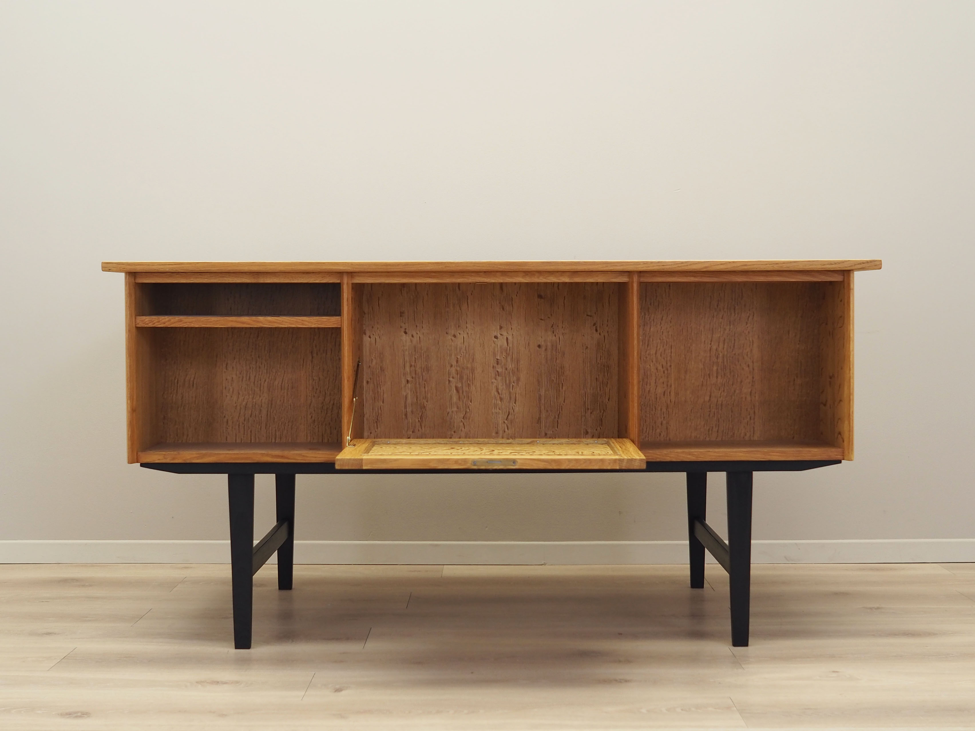 Oak desk, Danish design, 1960s, designer: Henning Kjaernulf