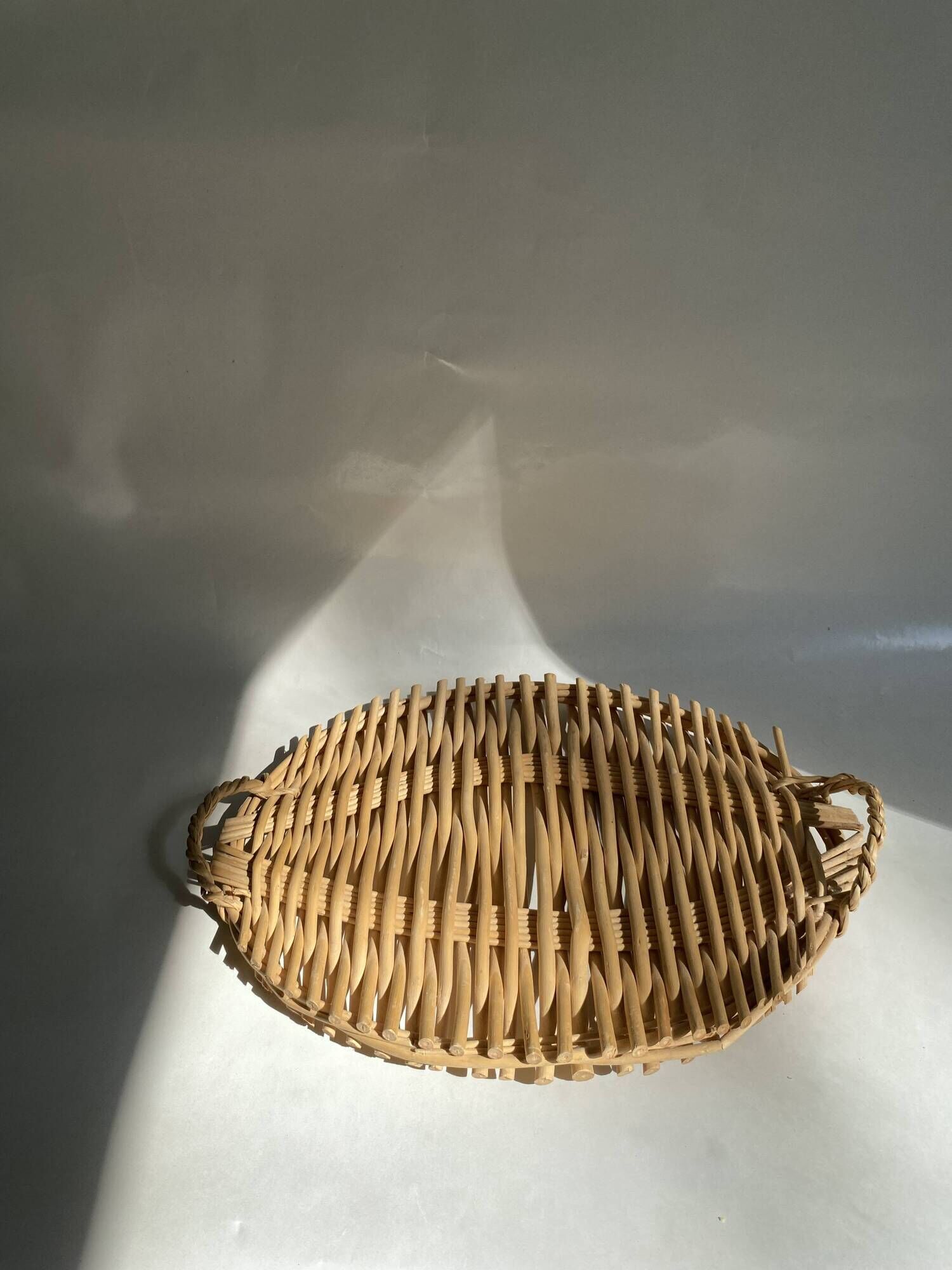 Wicker plateau with 2 handles