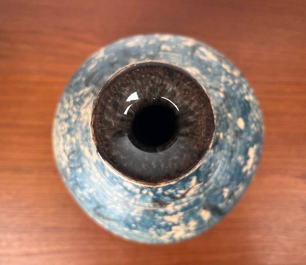 Brutalist mid-century studio pottery vase by Gerhard Liebenthron, 1975.