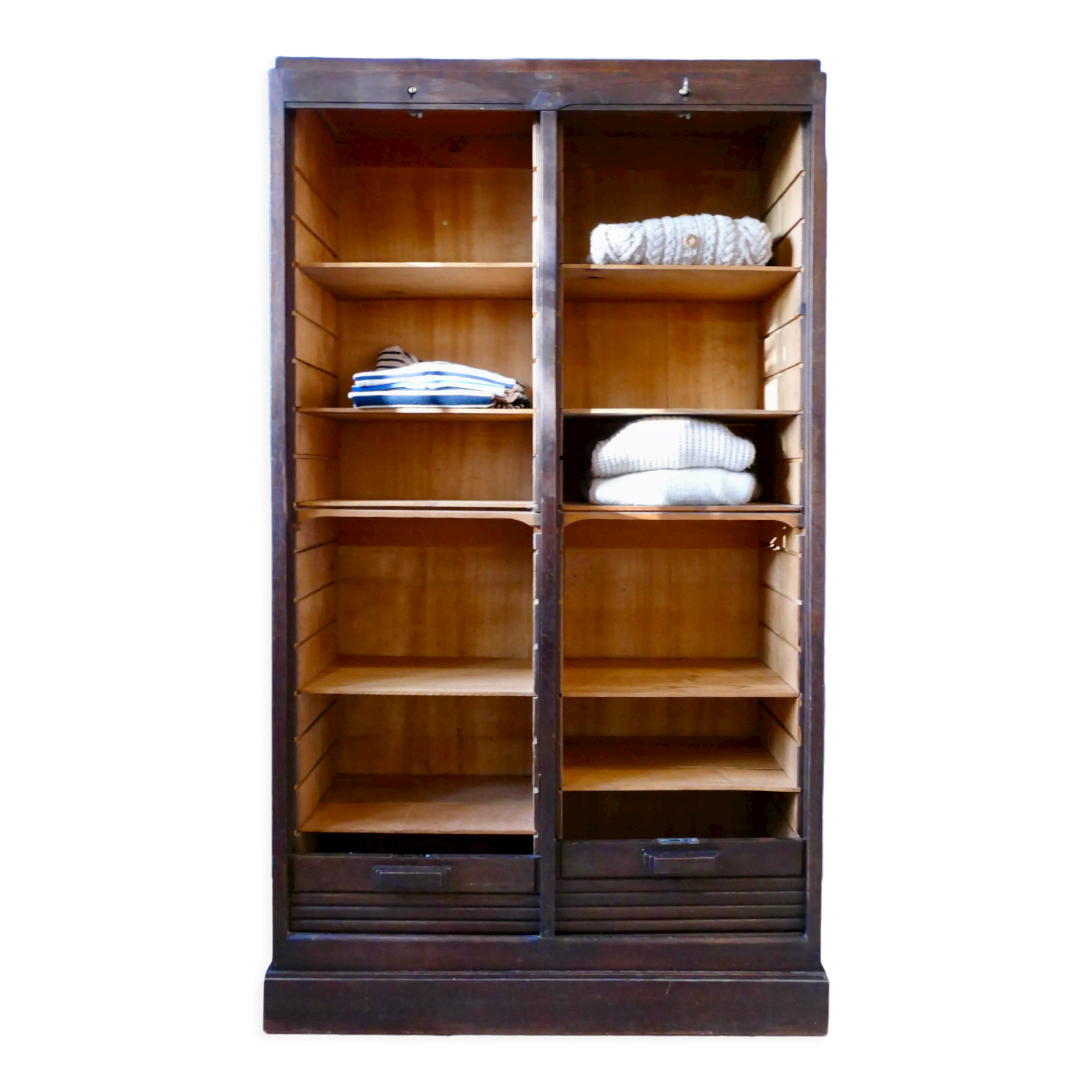 Curtain binder cabinet