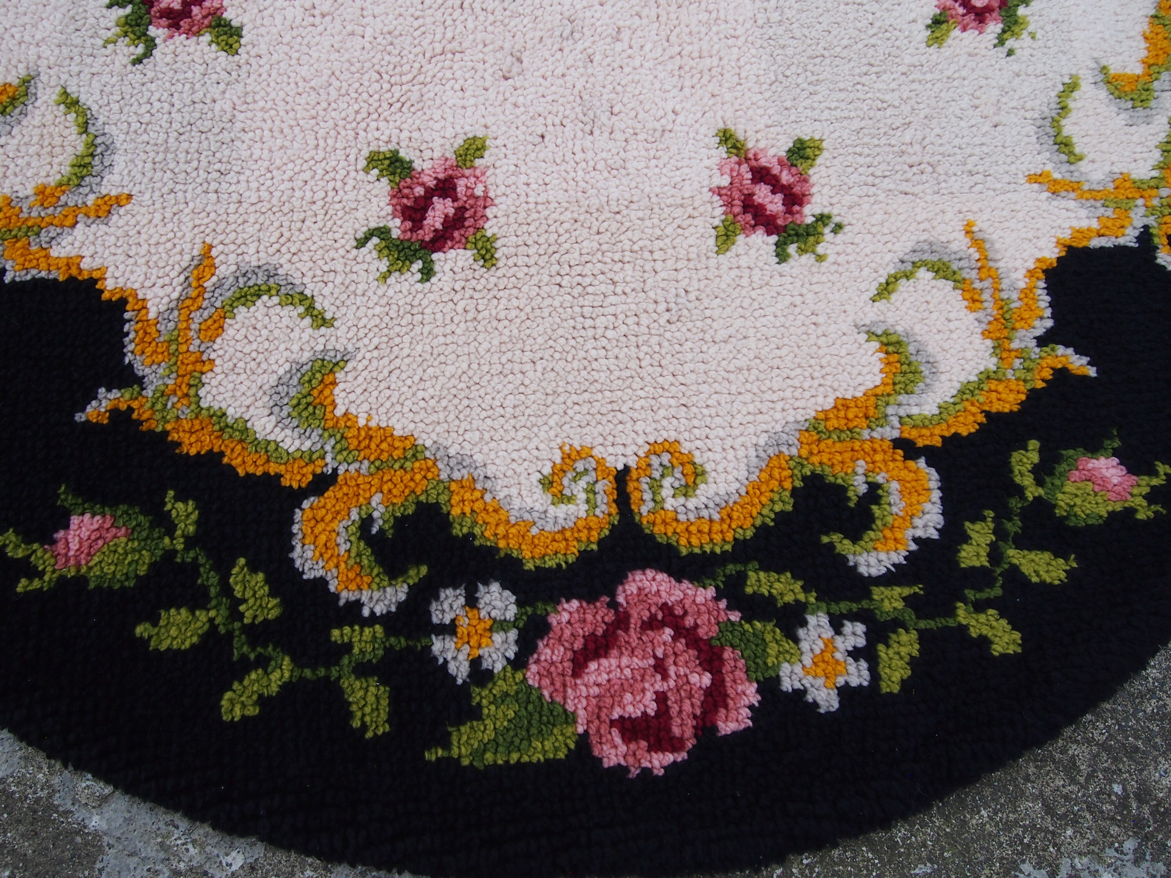 Wool round carpet, 150cm