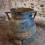 Ensemble d'anciens pots en fonte (chaudrons), France, 1880–1900