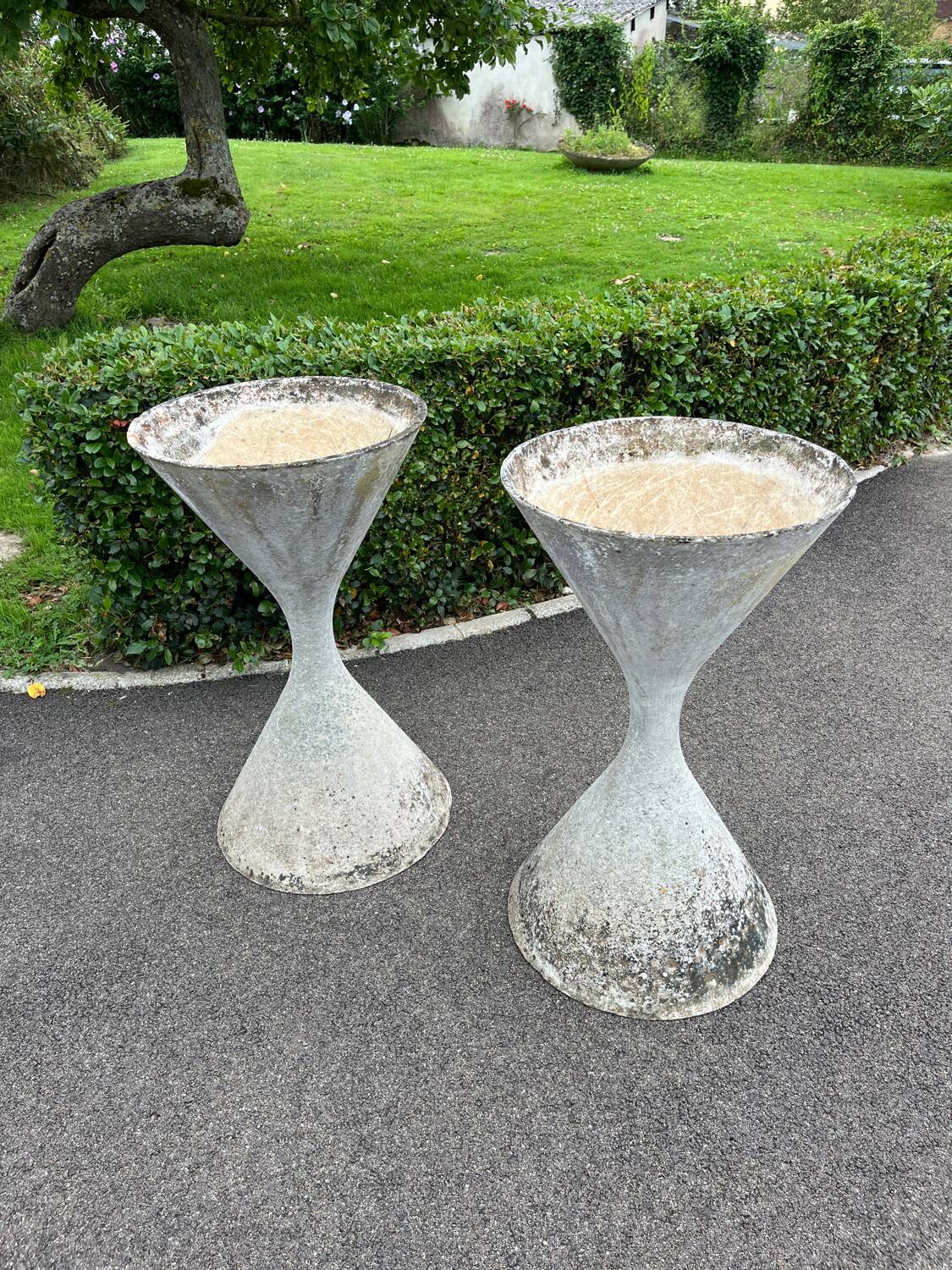 Pair of diabolo planters anton bee willy guhl large model