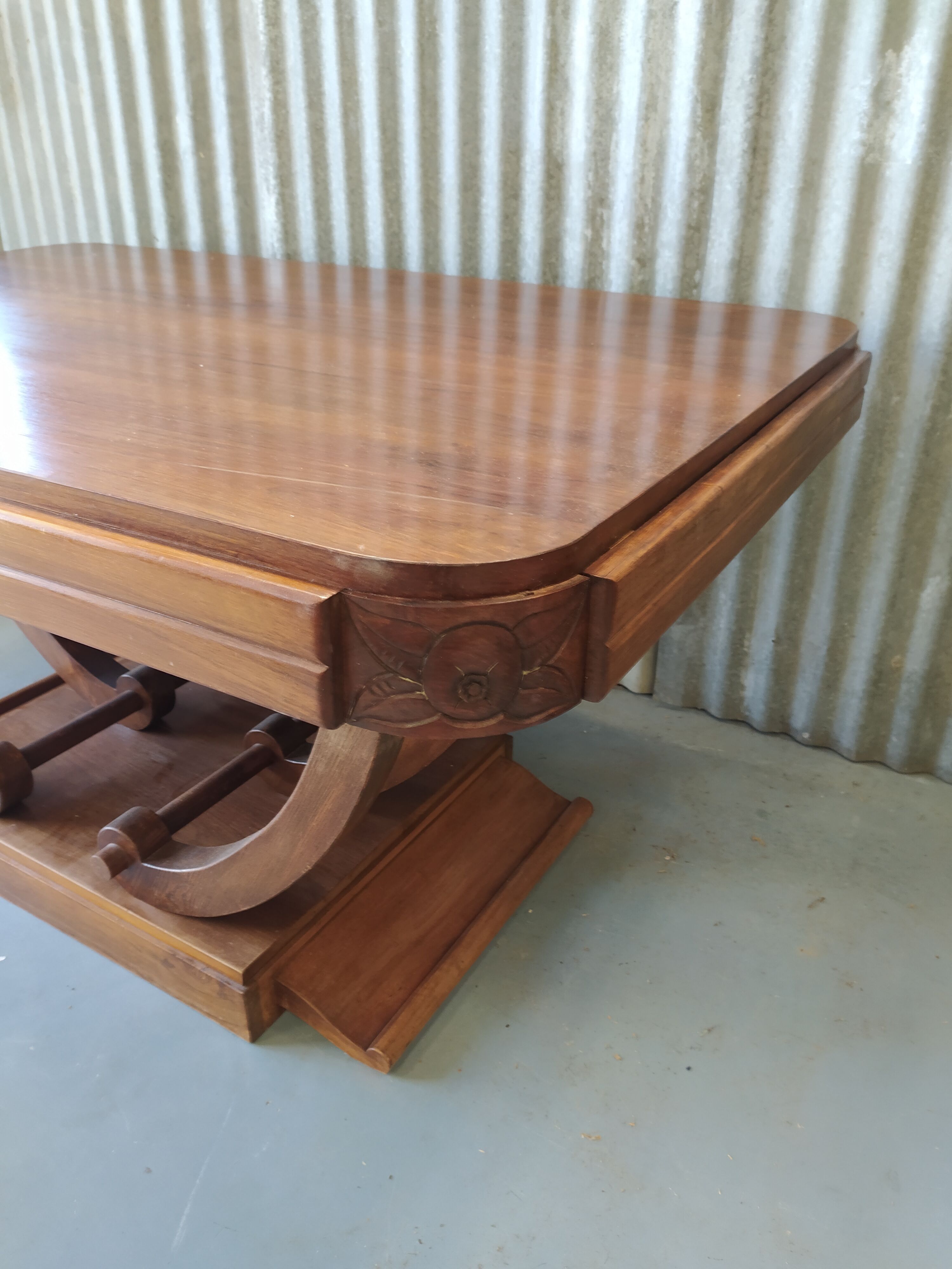 Art deco table