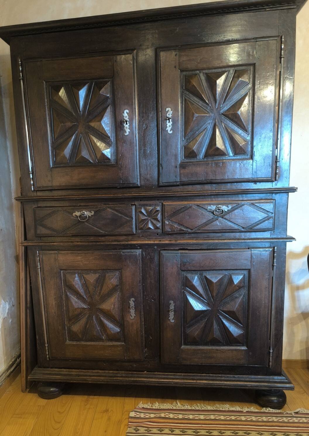Louis xiii armoire - 17th century decoration with diamond point motif