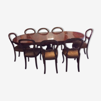 Table de salle à manger en bois et 8 chaises