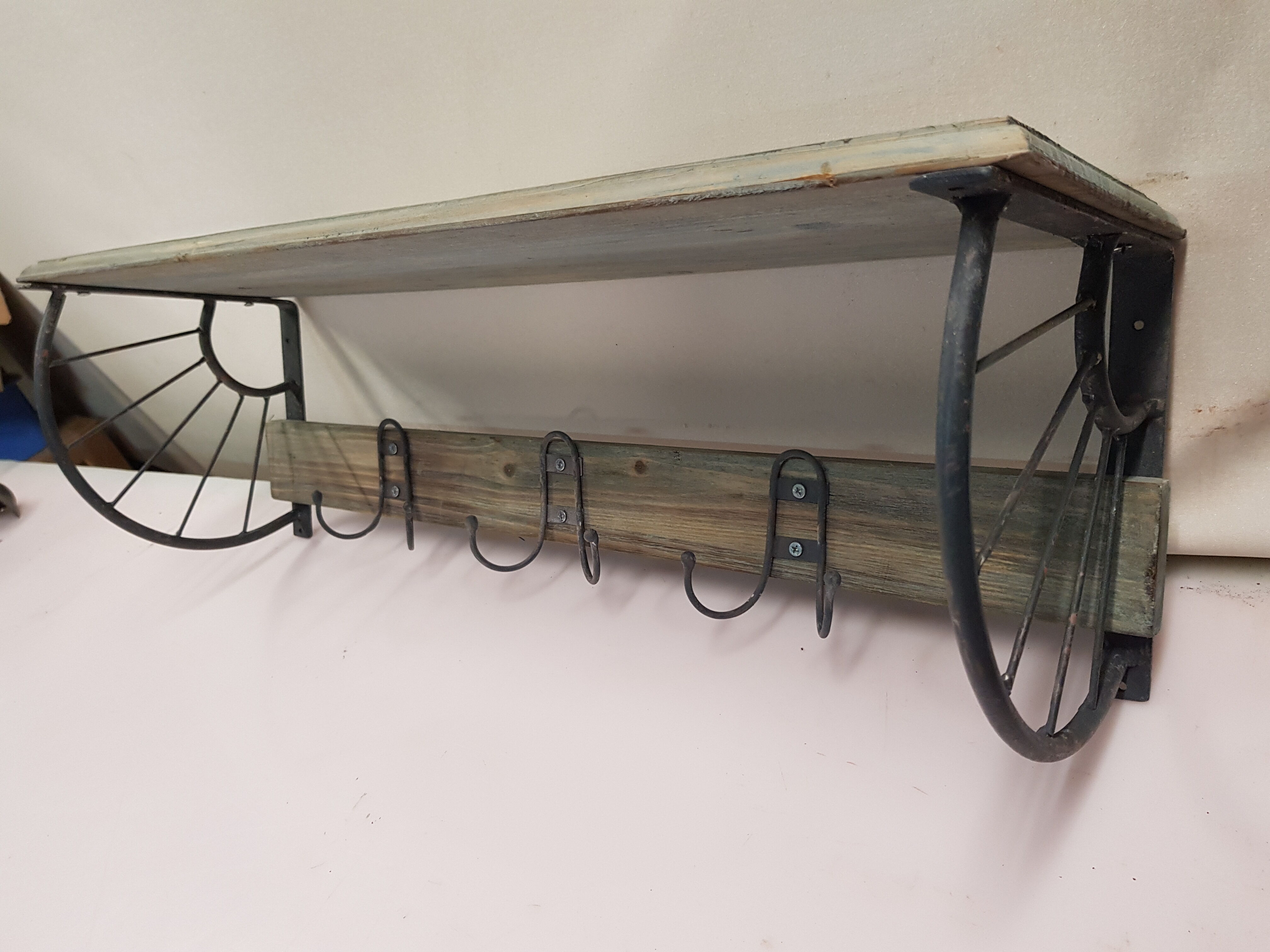 Porte manteaux avec porte chapeaux en fer et bois