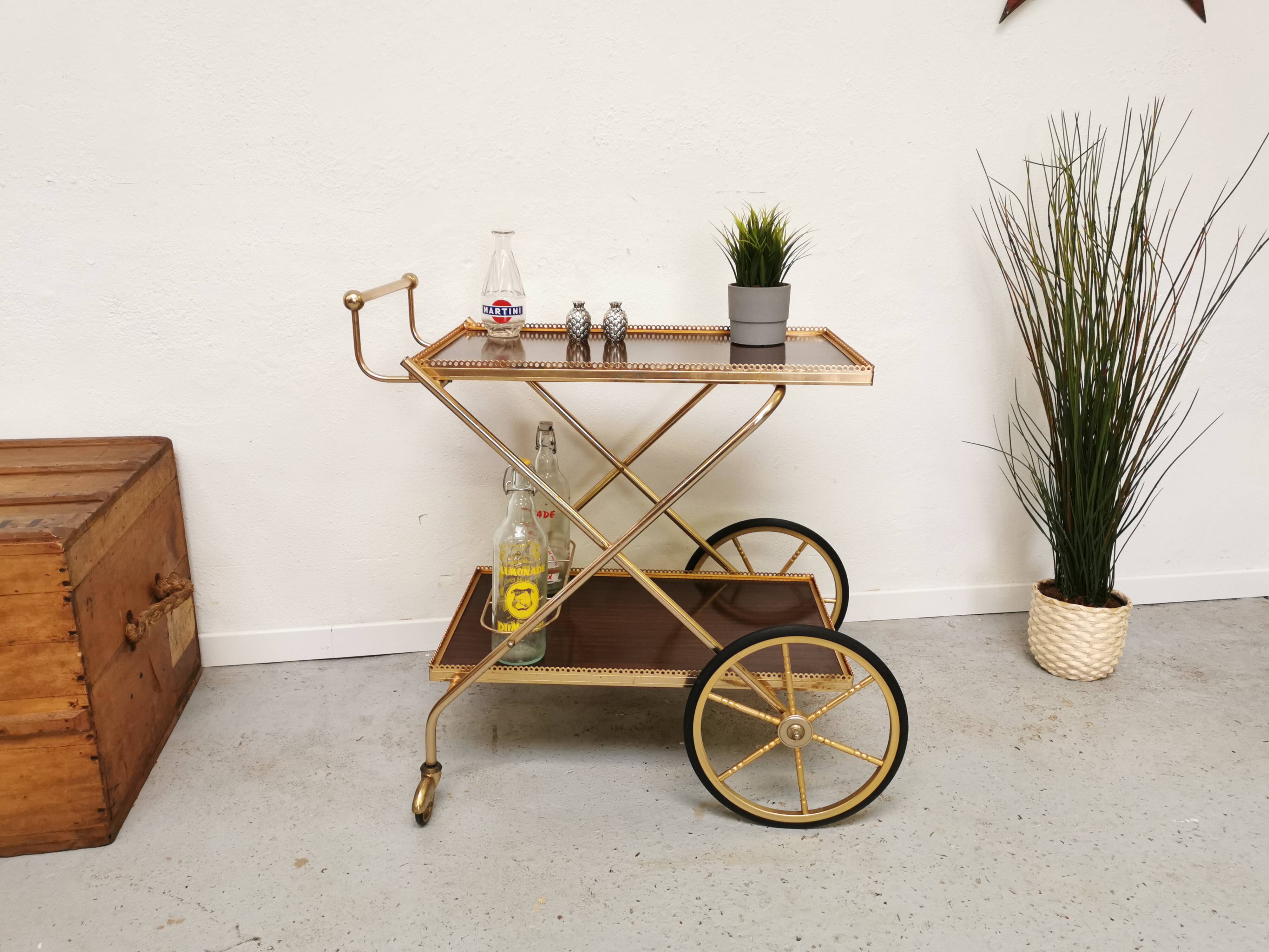 Vintage bar maid service