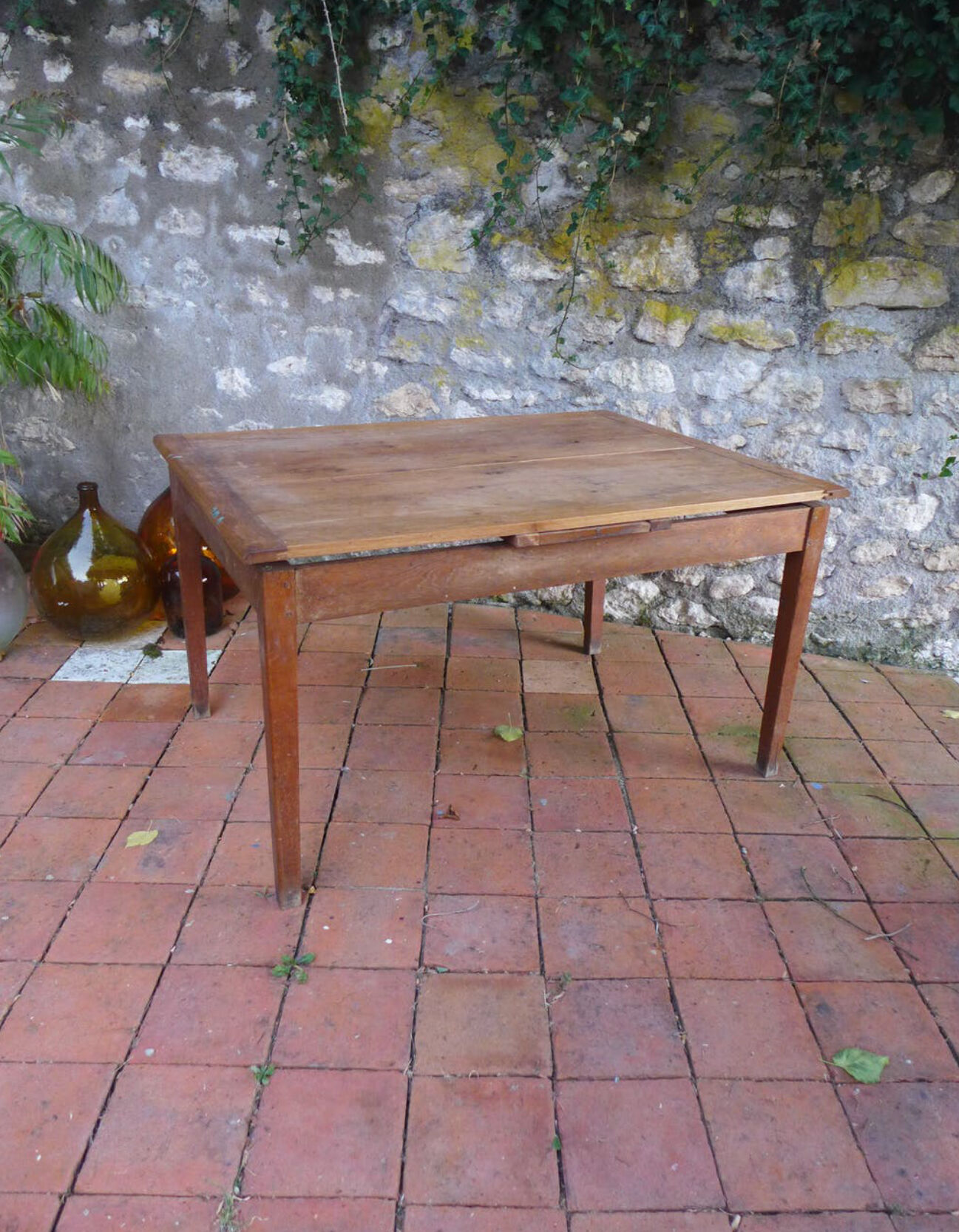 Extendable farm table