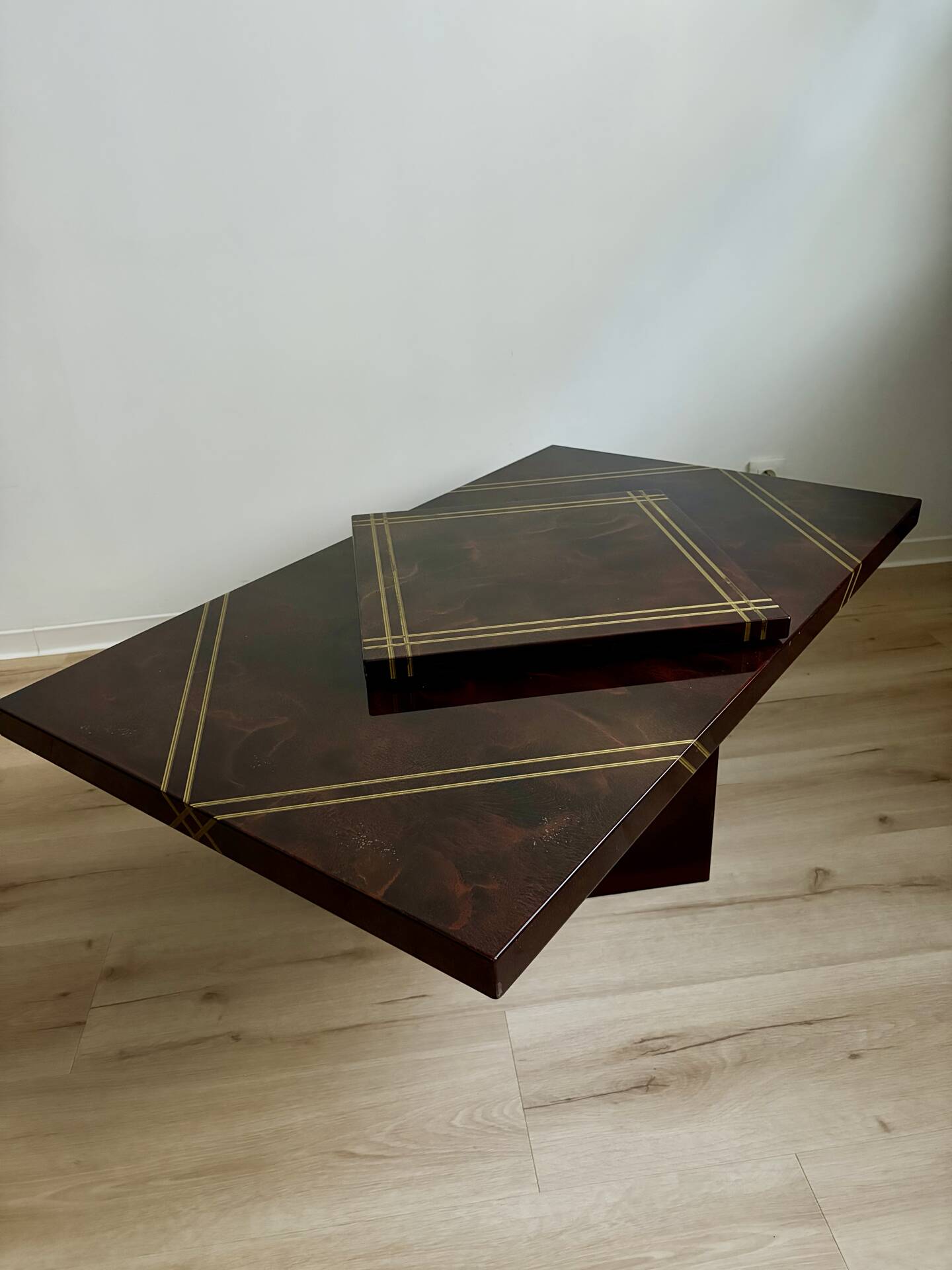 Table basse/bar central par Guy Lefèvre pour Ligne roset éruption sola