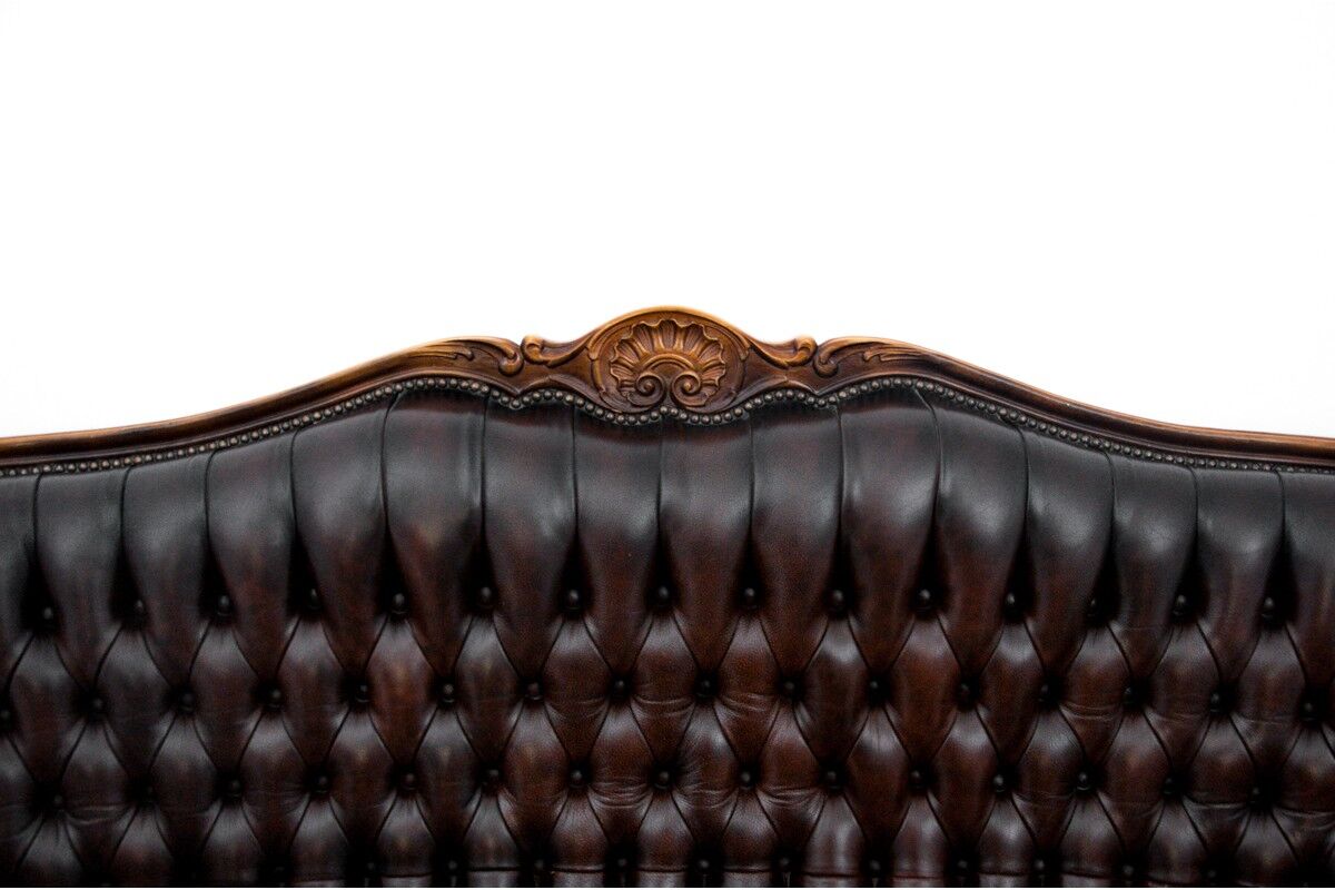 Deep buttoned brown leather salon set