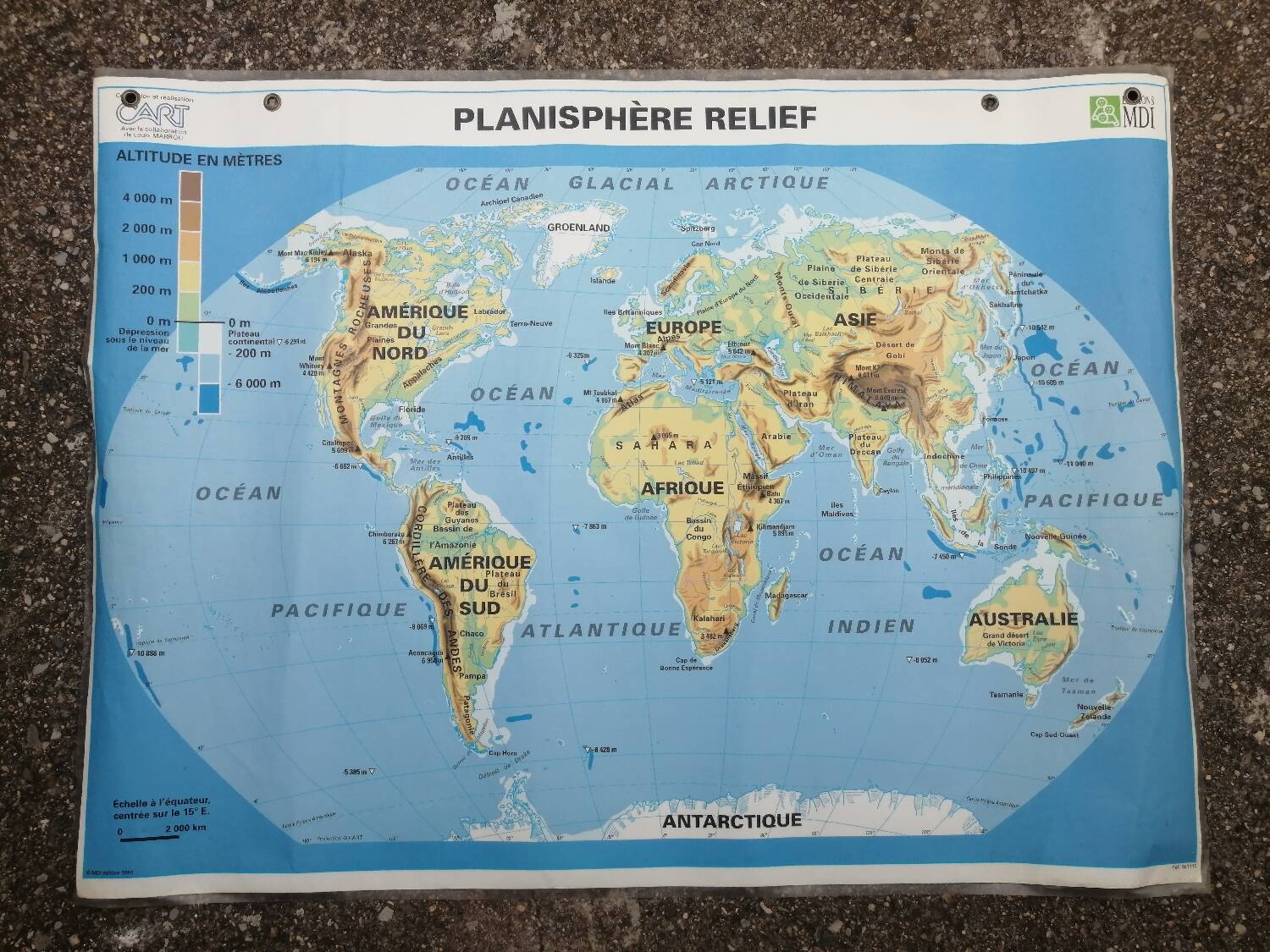 Old school MDI map: The world, political planisphere and relief.