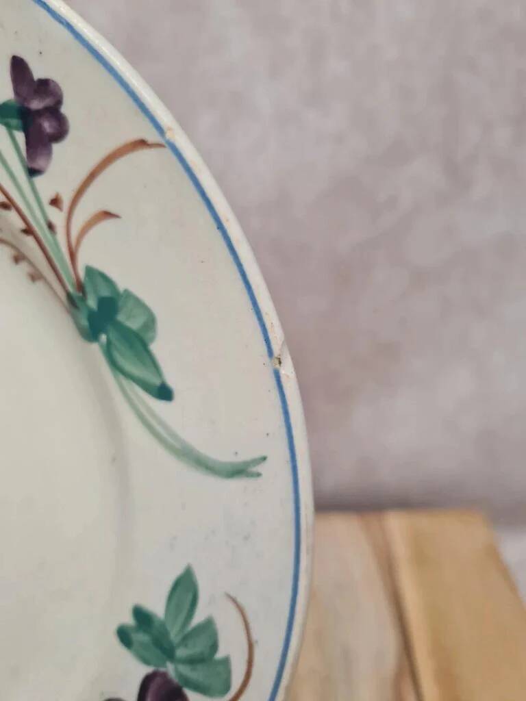 Old Gien plate with purple floral decoration, ironstone, country style.