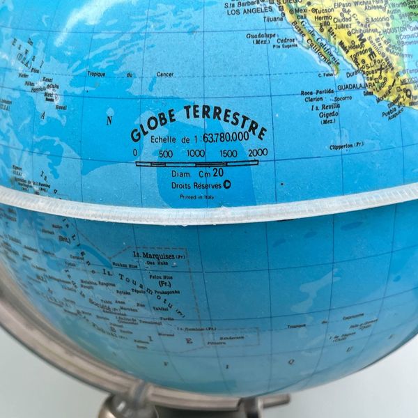 Mappemonde, globe terrestre lumineux ancien vintage