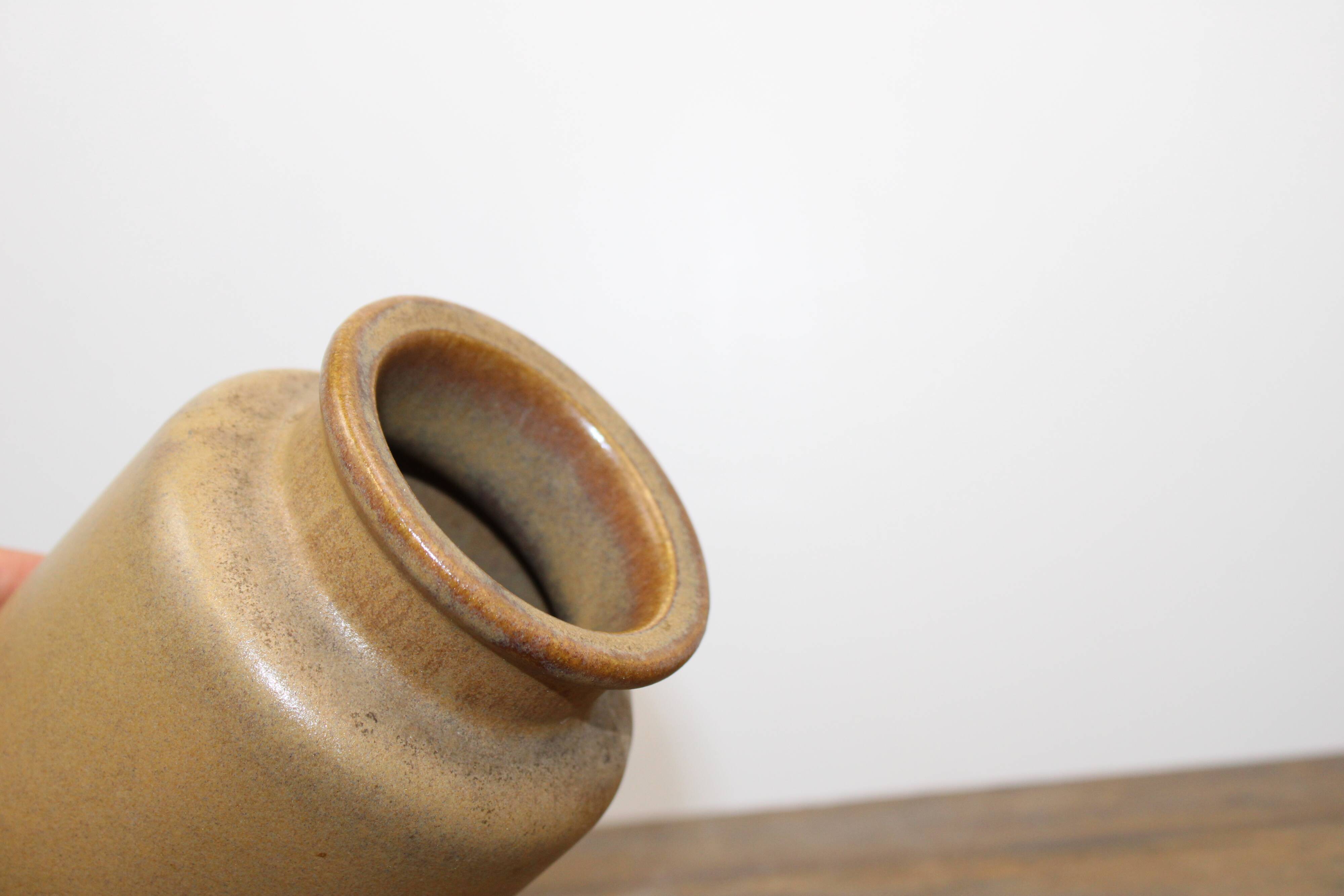 Sandstone pot