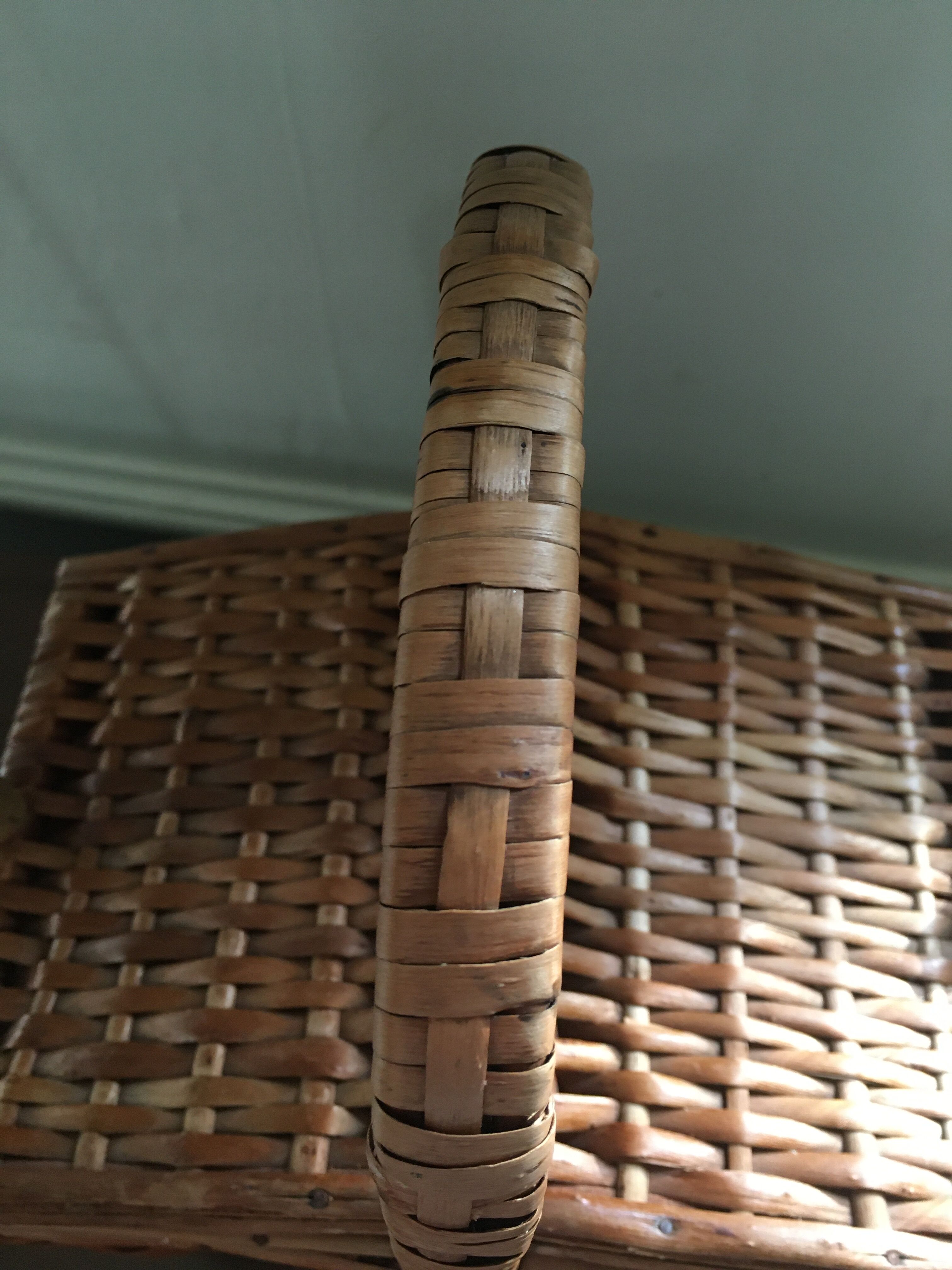 Double flap wicker basket