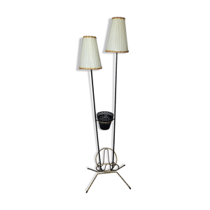 Lampadaire porte revue en fer forgé