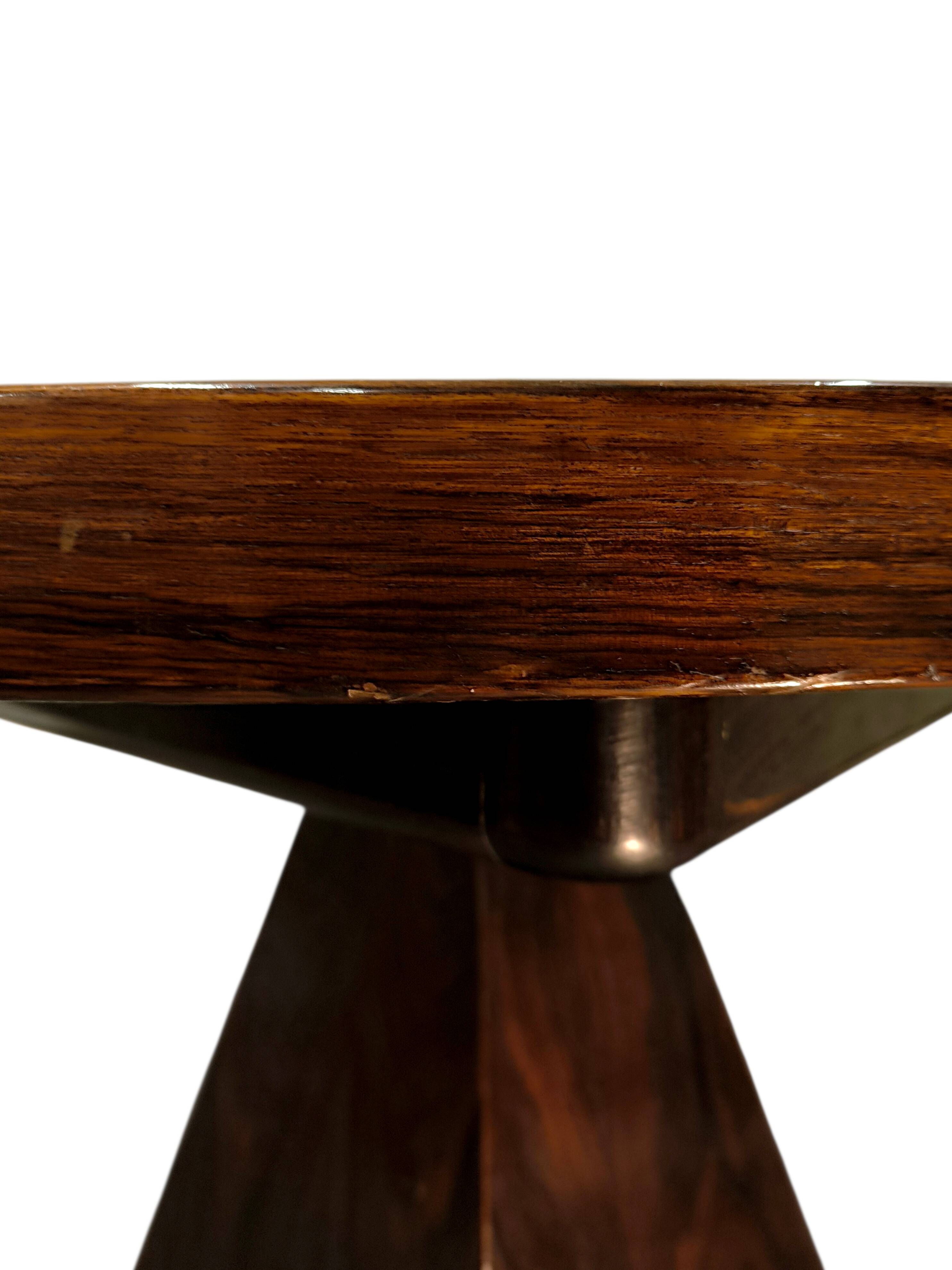 Extendable round table "Chelsea" by Vittorio Introini for Saporiti 1960