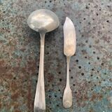 Lot de couverts de service en metal argente, dépareillés, une louche et un couteau a poisson