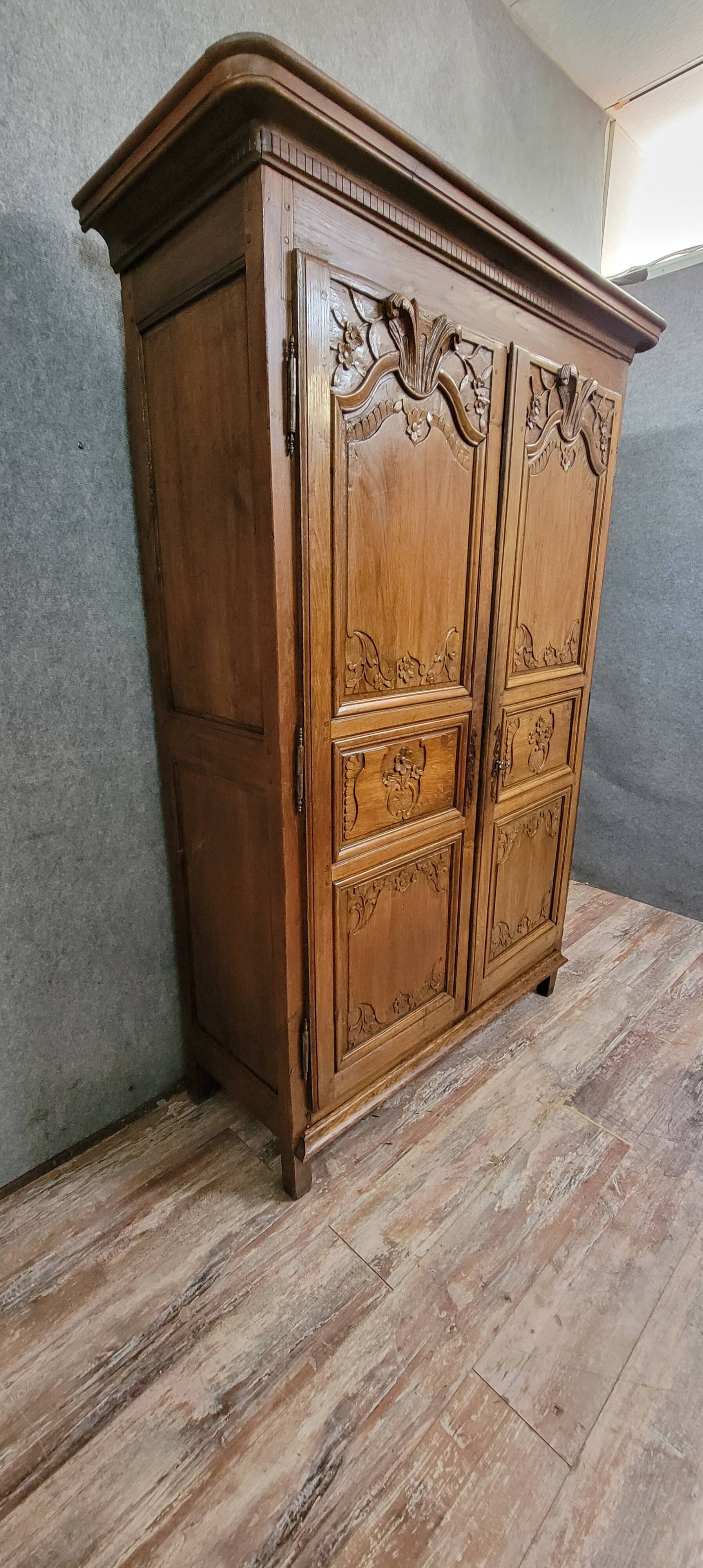 Louis XIV period wardrobe in solid oak, decorated with superb carvings