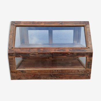 Vitrine en bois ancien