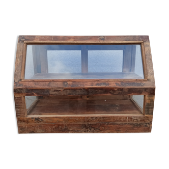 Vitrine en bois ancien