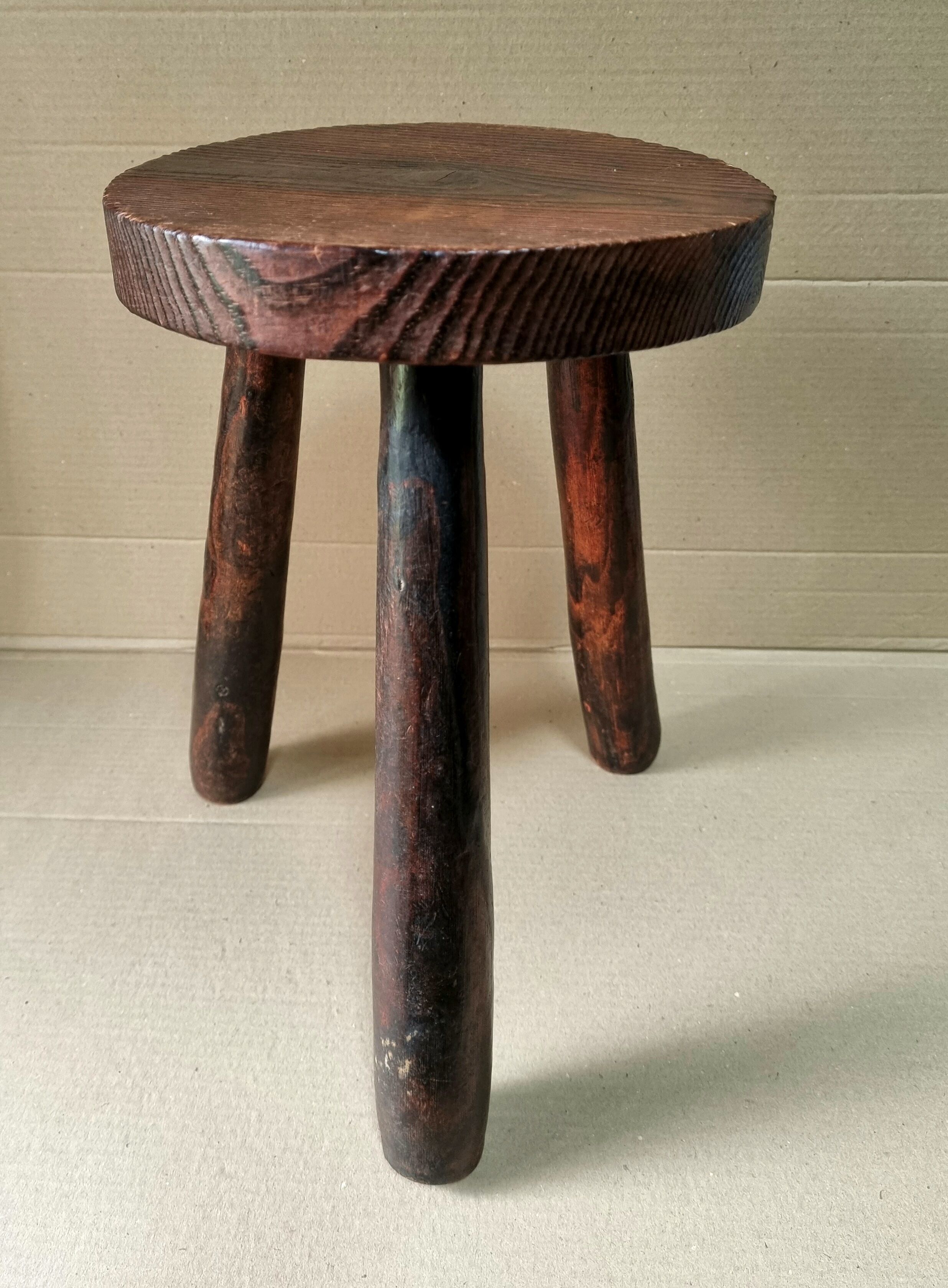 Tripod stool in solid wood