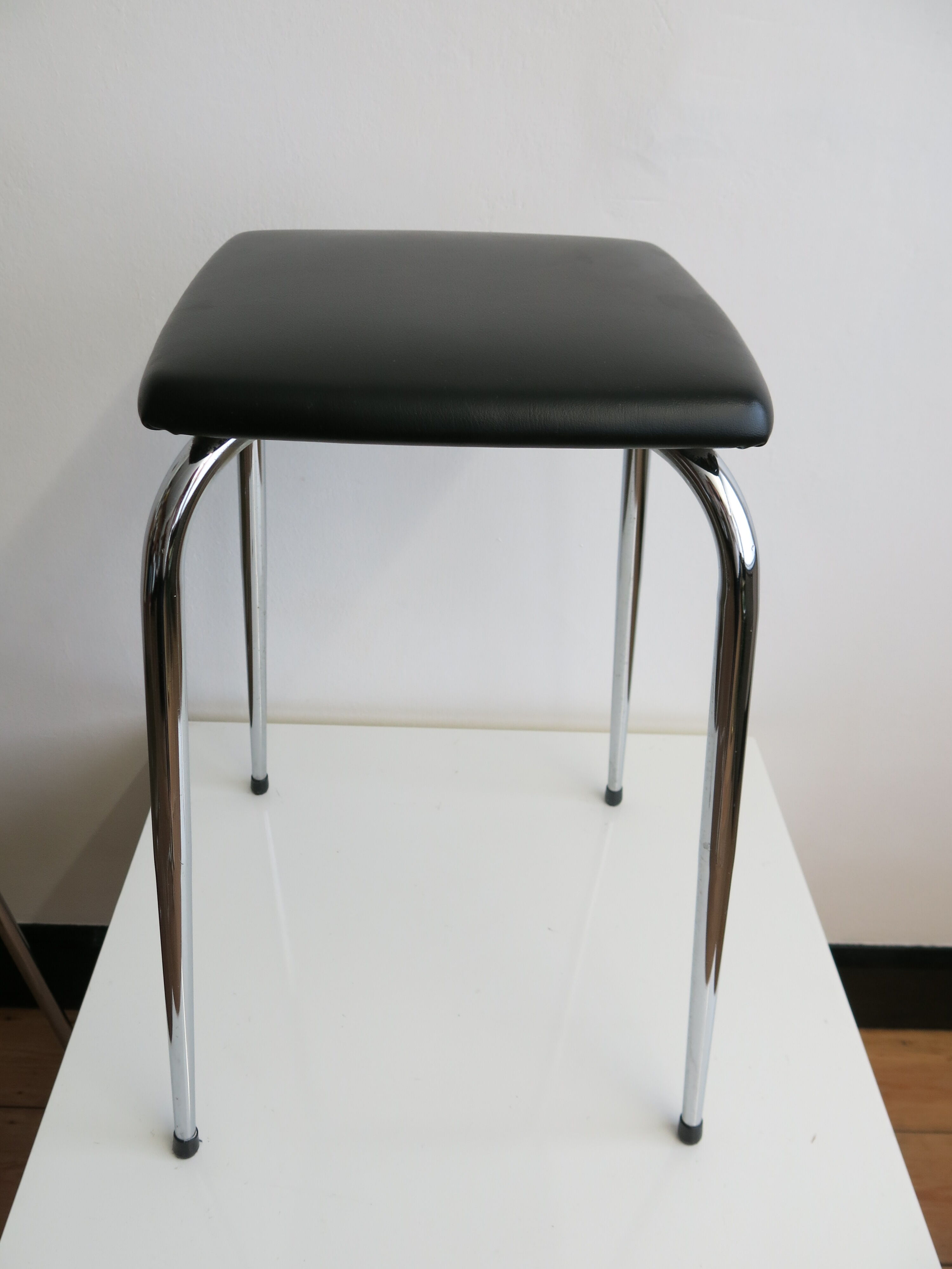 Vintage stool in chrome metal and black skai