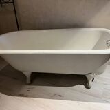 Cast iron lion's feet bathtub early 20th century