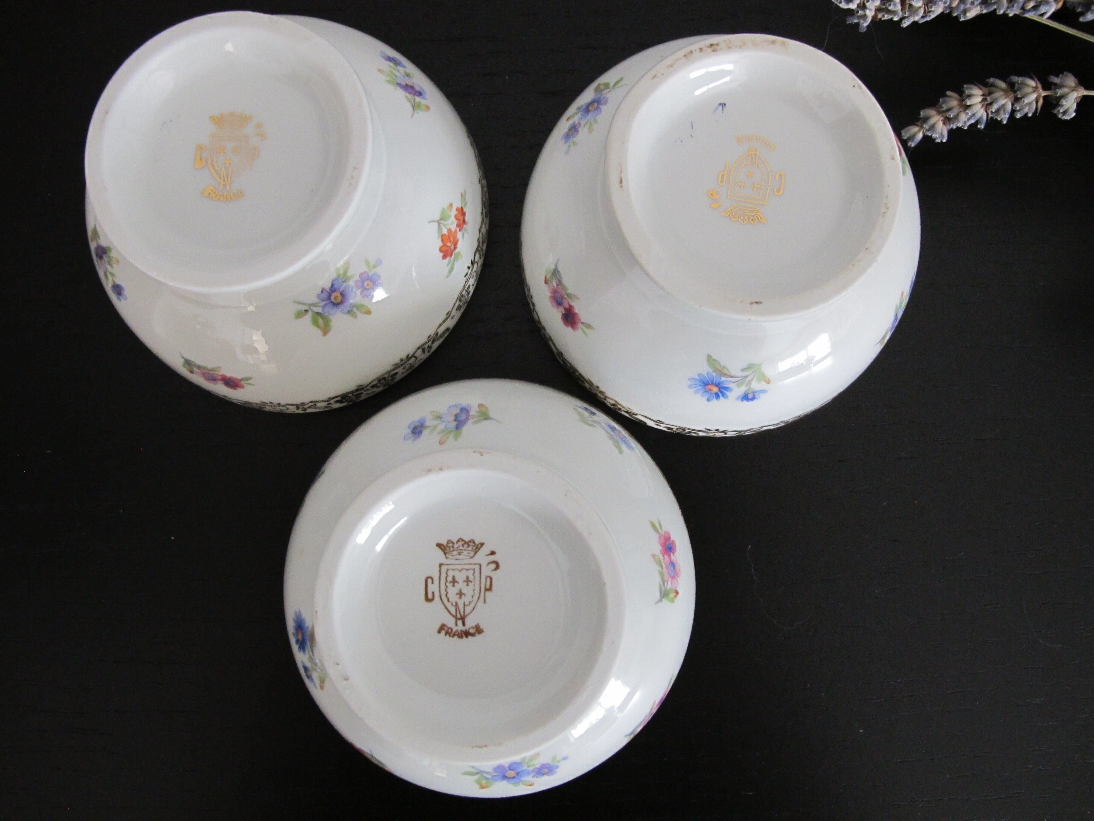 Set of 3 porcelain bowls