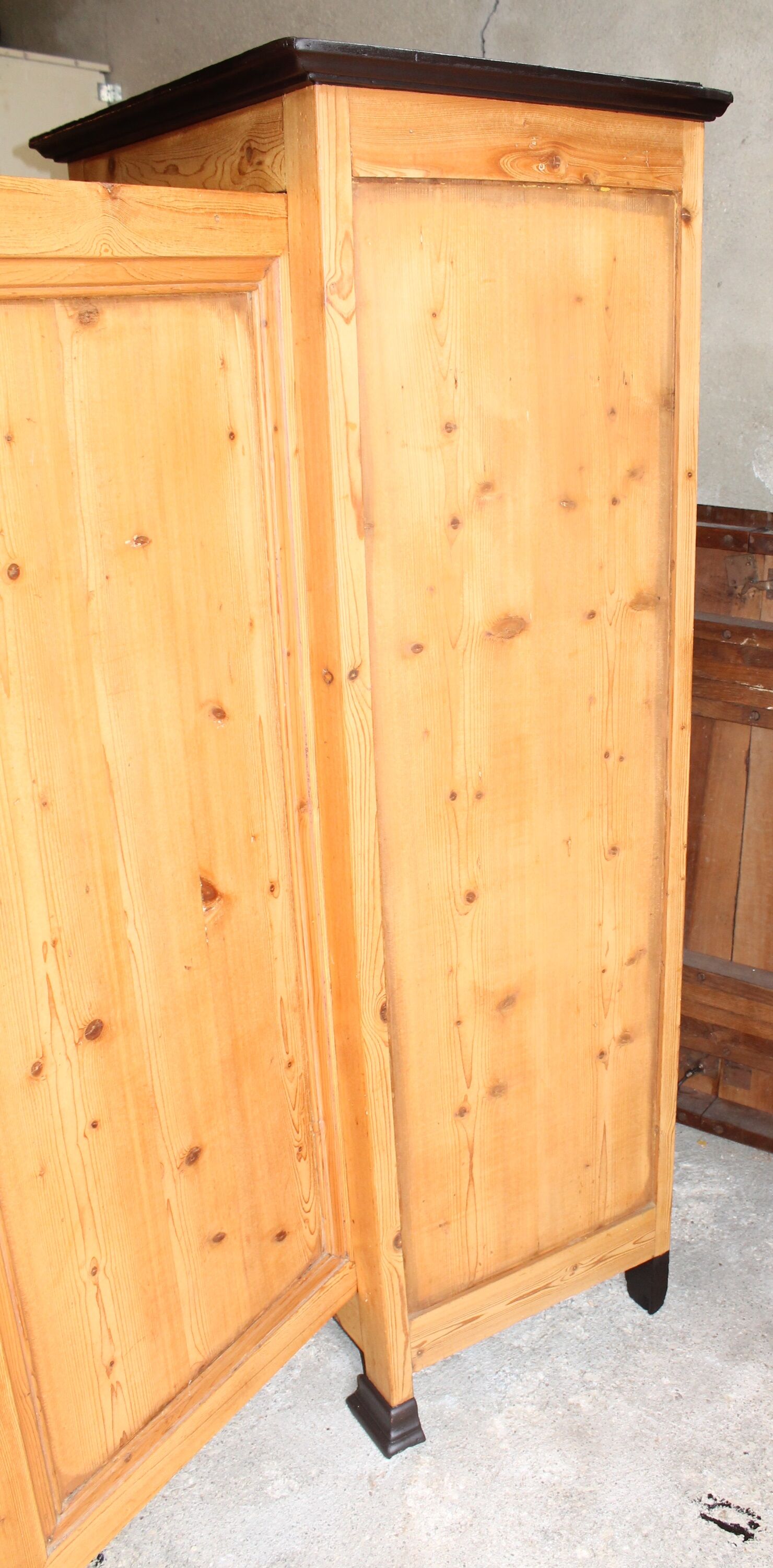 Parisian Cabinet rustic