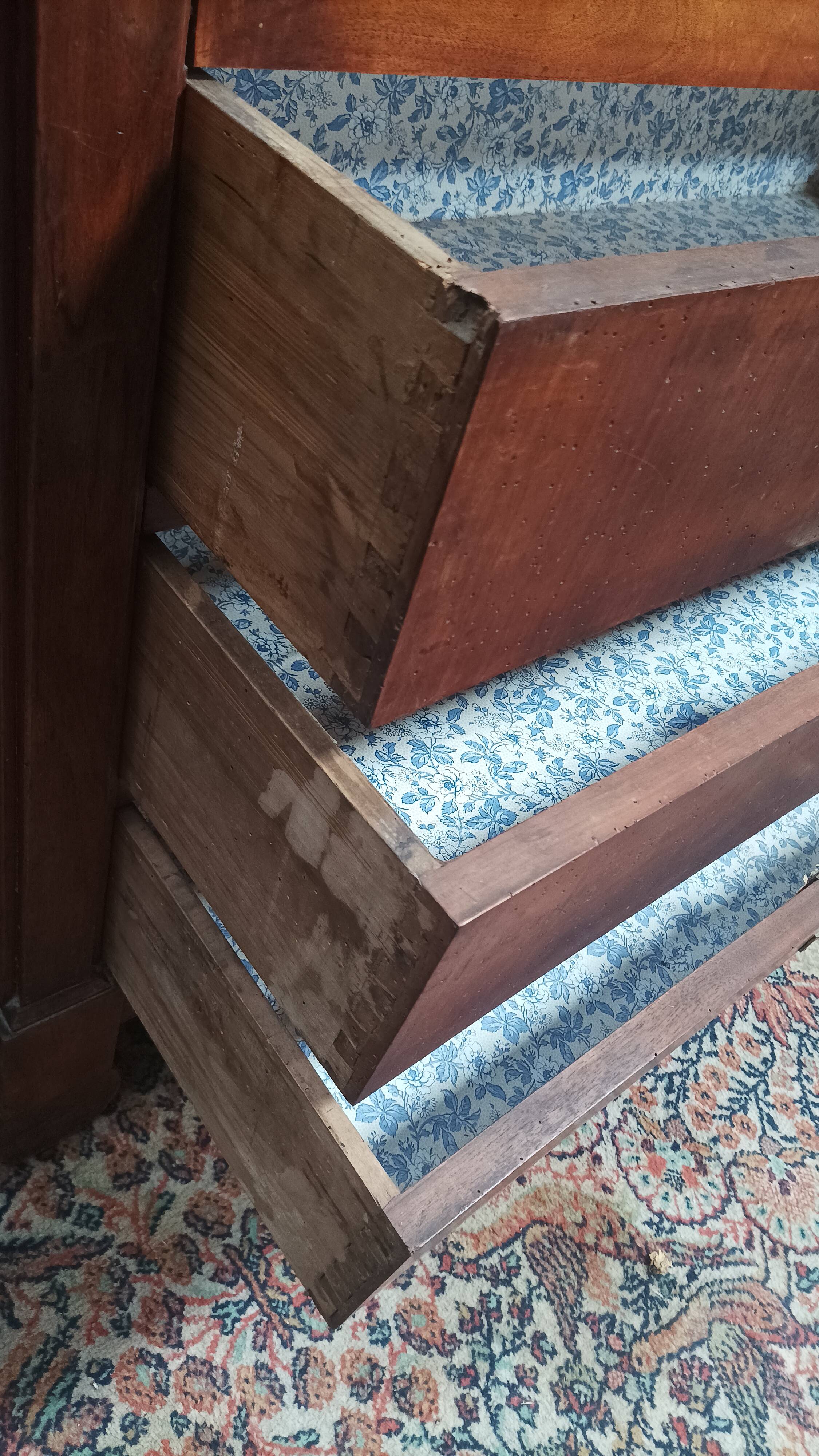 Secrétaire époque Restauration en noyer
