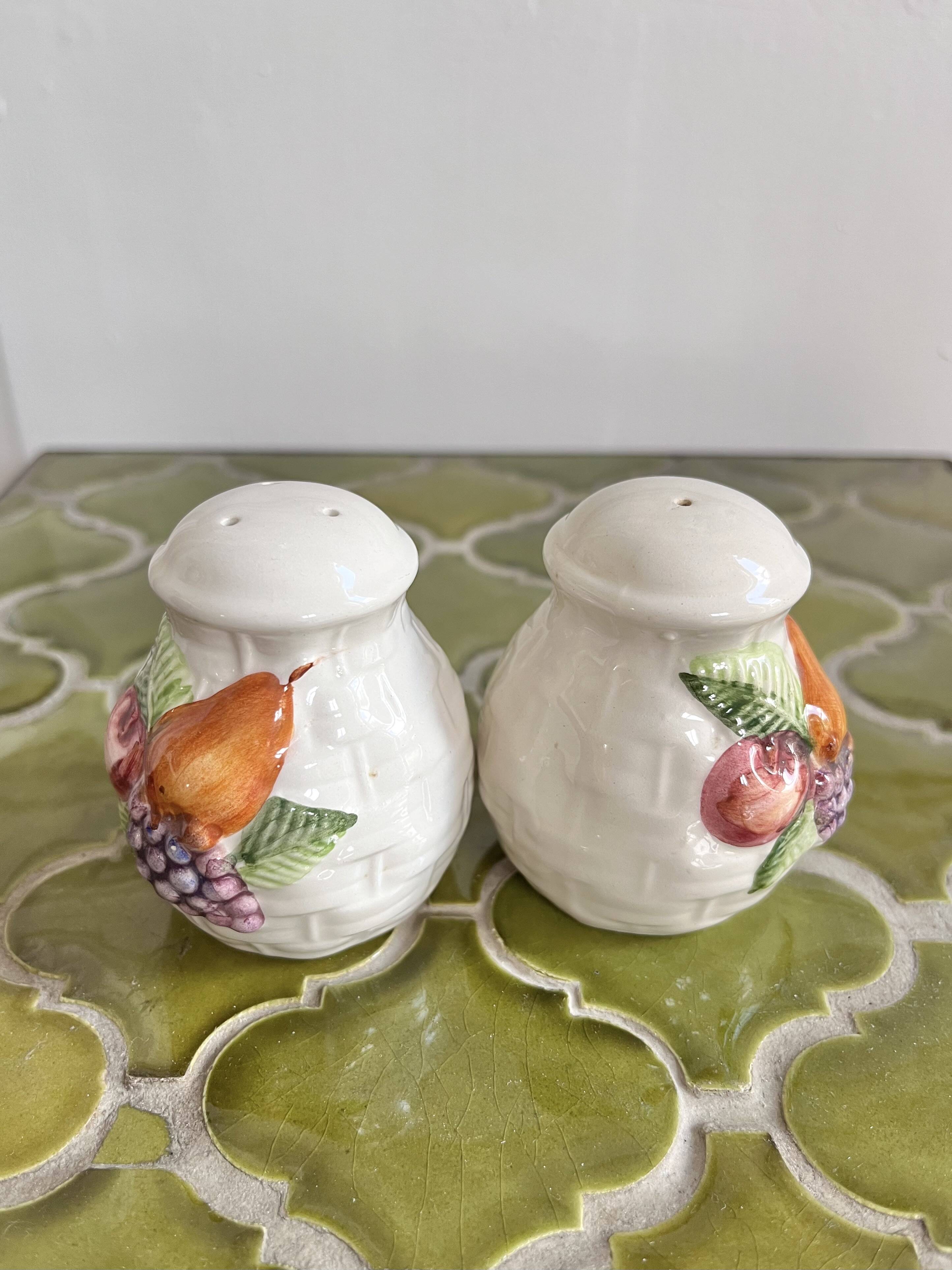 Salt and pepper shaker set
