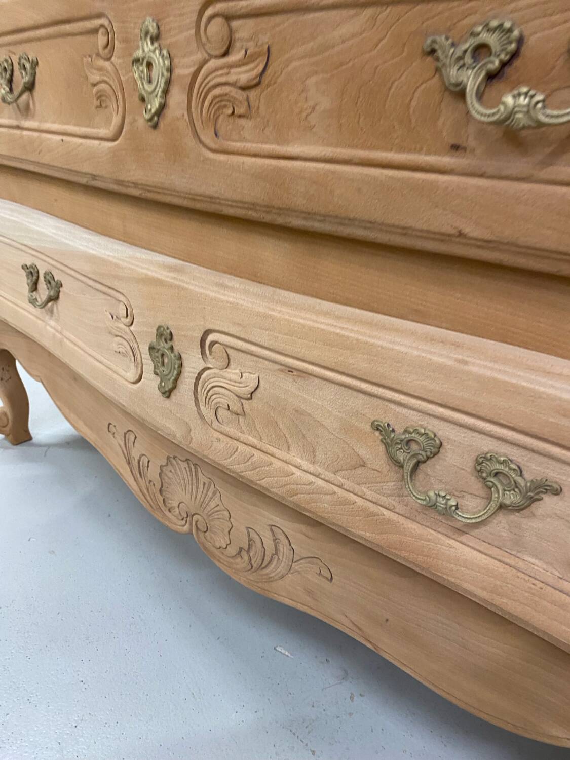 Commode louis XV en bois brut