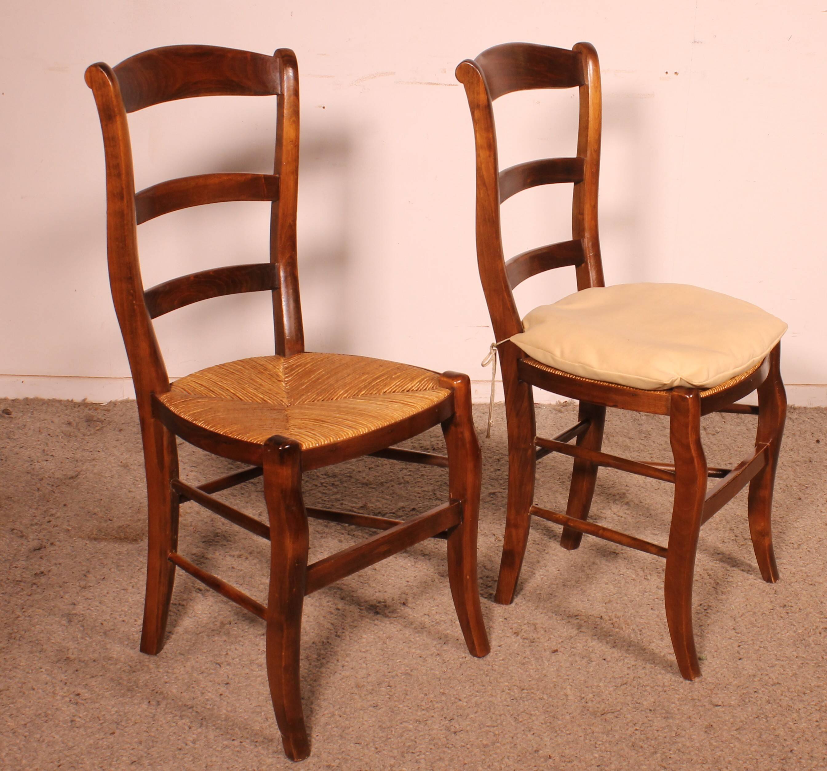 série de 8 chaises paillées en merisier