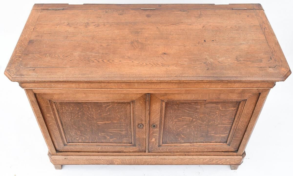 2-door buffet forming a chest
