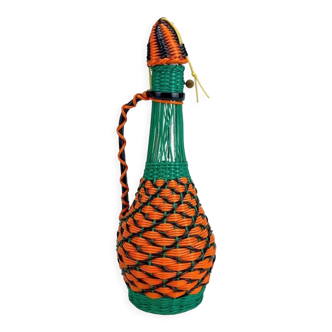 High glass bottle and braided scoubidous threads