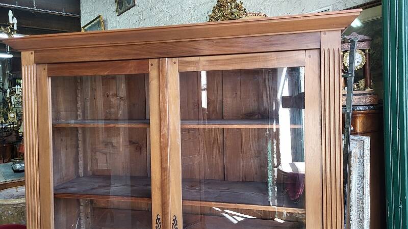 Display cabinet louis xvi style 2 doors in walnut