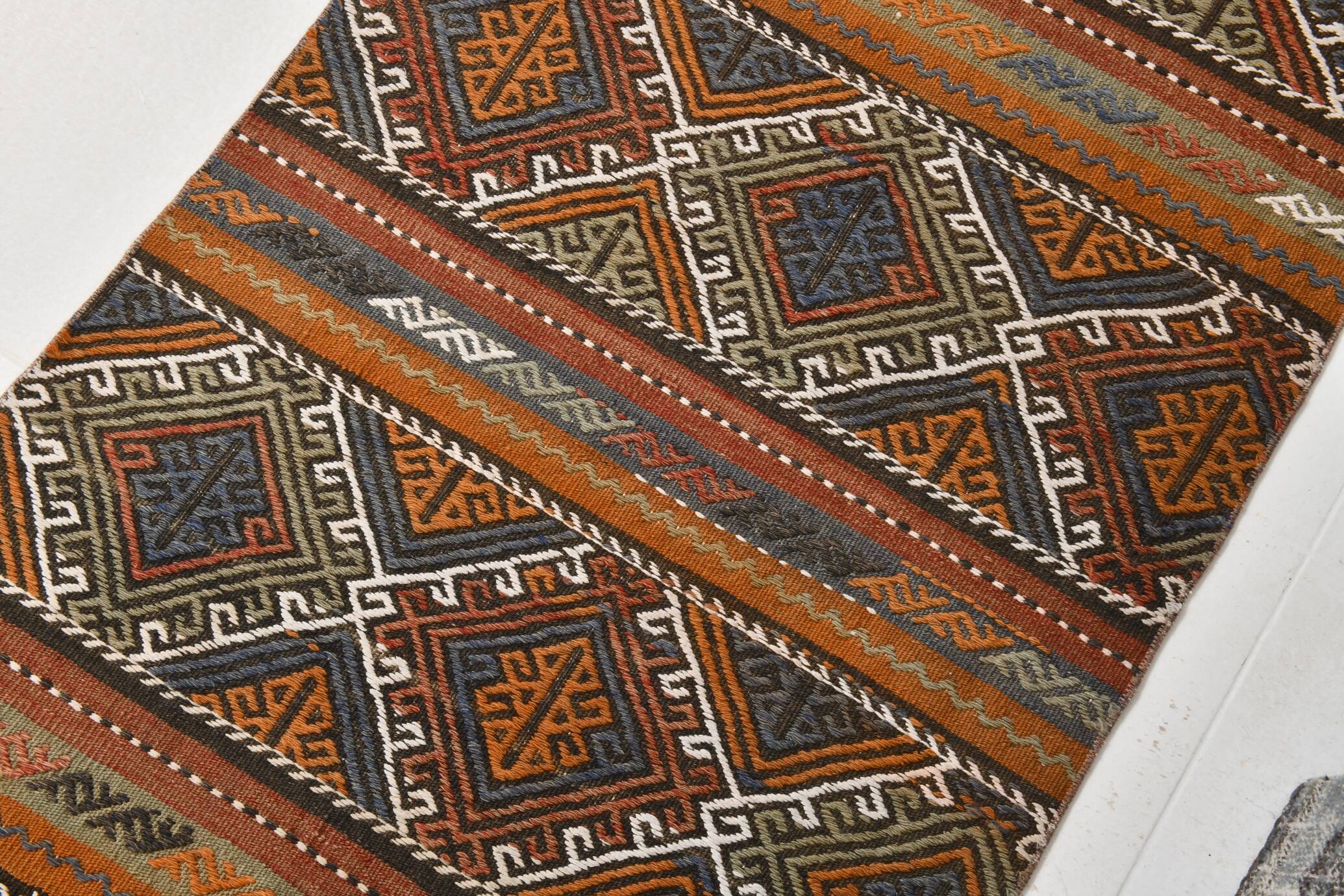 3x9 Red Green Persian Kilim Runner Rug, 81x279Cm