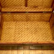 Beautiful vintage Chinese trunk in wicker, black and gold lacquered wood, and brass.